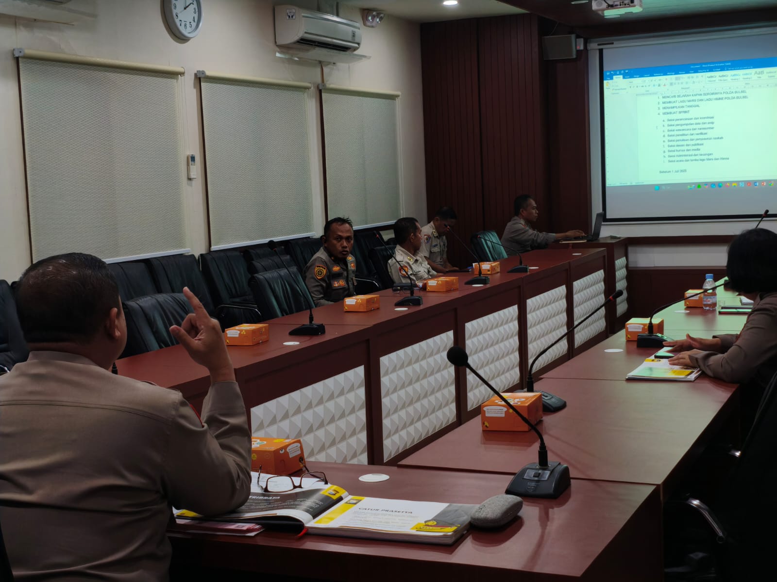 Penata Tk I Muhammad Iqbal mengIkuti Rapat Pembahasan Sejarah Polda Sulsel yang dipimpin oleh Irwasda Polda Sulsel