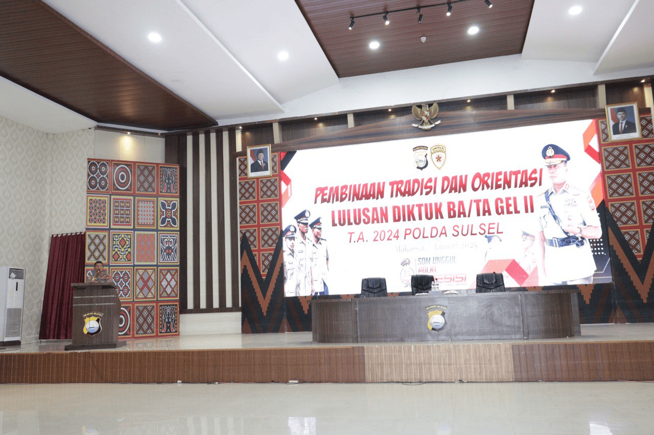 Kasubbagrenmin mewakili Karorena Polda Sulsel Berikan Pembinaan Tradisi dan Orientasi Lulusan Diktukba Gel. II T.A. 2024