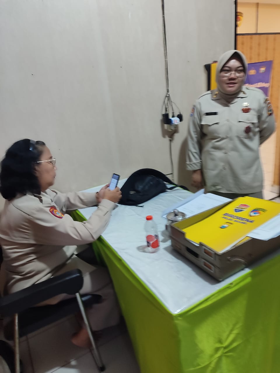 Penata TK I Netty Valentine Menerima Nota Dinas Permohonan Usulan Tambahan Anggaran Bidkeu Polda Sulsel